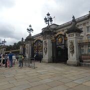 夏季は一般公開されるので、絢爛豪華な宮殿内部を見学しました。