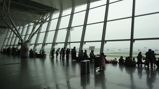 出発ロビーの上の階は展望フロア