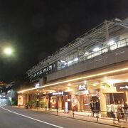 駅の中はエキュート、駅の外はアトレ。