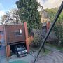 私が泊まった部屋の窓から。山にはゴンドラが見えます。