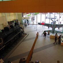 無料の玄関ホールにも展示品がある