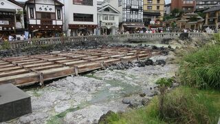 草津温泉のシンボル