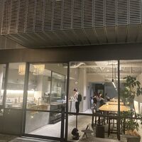 夜のエントランス