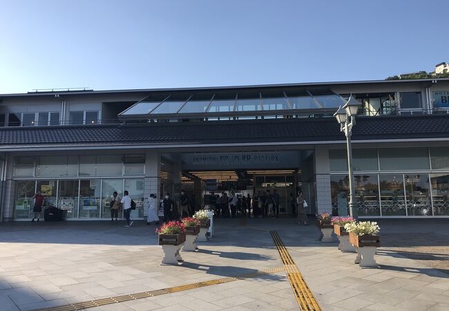 山陽本線尾道駅：駅前は瀬戸内海の尾道水道