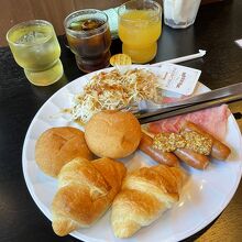 無料サービスの朝食