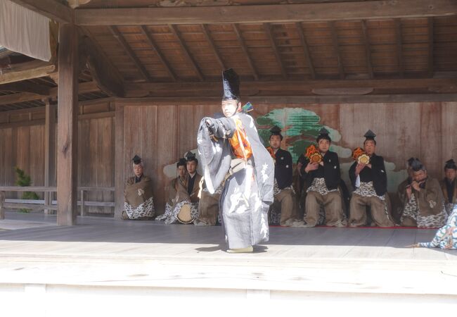 厳島神社の歴史を紡ぐ本格的な能だと思います