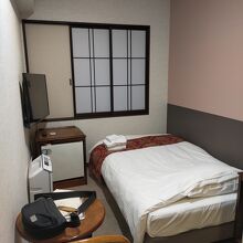 客室の入口付近にトイレとエアコンがあります。