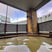 露天風呂の濁り湯が良かったです。