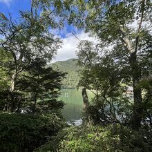 湯の湖 兎島