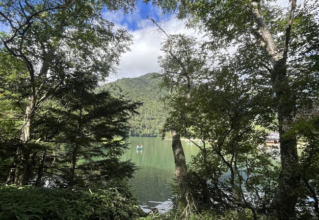 湯の湖 兎島