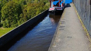 ポントカサルテ水道橋と運河