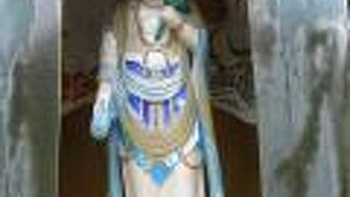 願い事をかなえる観音様が2体