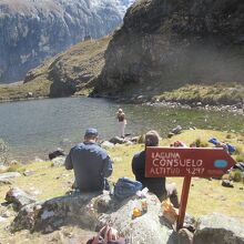 ラグーナ。コンソルロ湖畔は池で水色です。