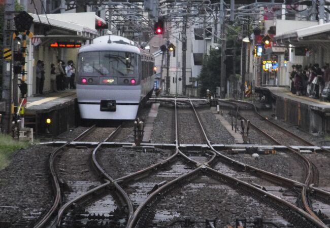 下町をゆっくり走る