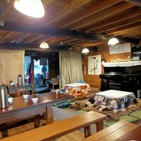 決められたテーブル席で食事をとります