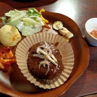 しっかりした肉のハンバーグ。