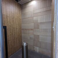 コインランドリーの奥に喫煙室がある