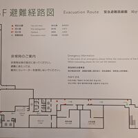 左上が駐車場、左下がイオン、真中が客室へのエレベーターなので