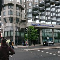 直近TUBEの駅、Edgware Roadから徒歩ですぐ。