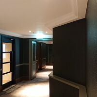 部屋のキーをタッチしロック解除してエグゼクティブラウンジin