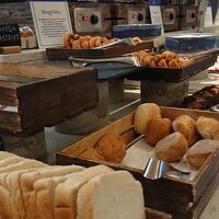 1階の朝食会場は激混みだったのでエグゼクティブラウンジへ待避