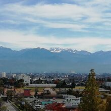 富山空港展望デッキから望む立山連峰