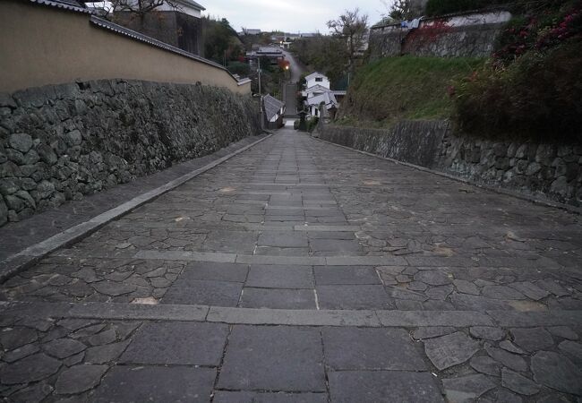 道幅がしっかりとある石畳