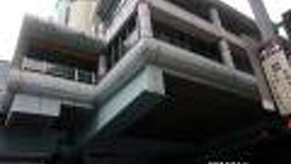 地下鉄の２線が交差しています。