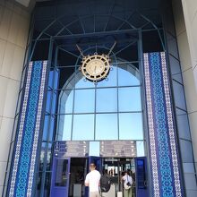 駅の入り口の様子