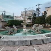 駐車場の上にある公園（中央公園）