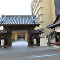 江戸時代に高知城主山内家の下屋敷があった場所にできた高級旅館