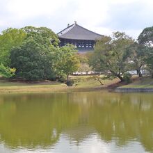 東大寺大仏池 奈良県景観資産―東大寺大仏殿が眺望できる大仏池―/奈良県公式