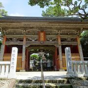 足摺岬に立つ大寺院