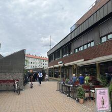 地下鉄出口にあるショップ