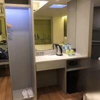 鏡で広く見えます