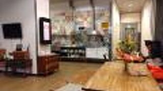 ホステレ - ケイター トゥー ウィメン