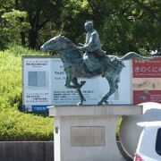 馬に乗る徳川吉宗公の像