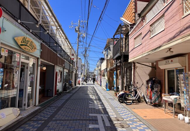 鵠沼海岸商店街 (マリンロード)