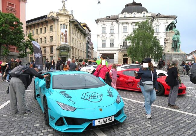 2023年6月初めには、スーパーカー・ラリーの車がずらり