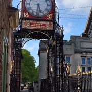 ゲートの上から美しい旧市街が見えます