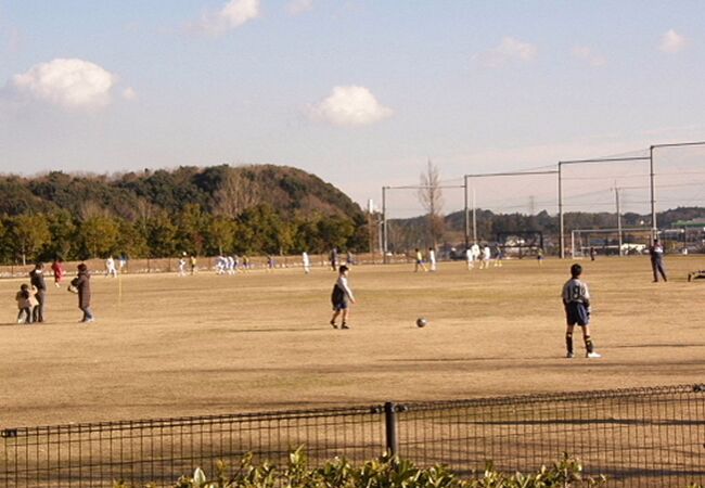 史跡永山城址に隣接する公園です。