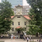 札幌駅から歩いても行ける距離です。