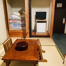 右にベットが２つ並んでます