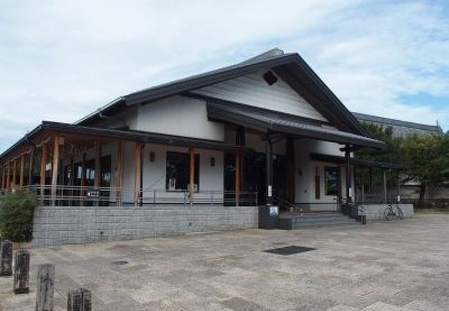 岸和田市二の丸広場観光交流センター