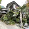 新高岡駅からのＪＲ城端線に乗り砺波駅にて下車、駅前から加越能バス・小牧行で終点の小牧へ到着すると庄川峡遊覧船の船着場があります。