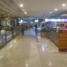 フードコート（エンポリアム内）