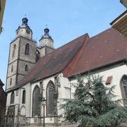 ヴィッテンベルクの聖マリエン市教会で宗教改革者ルターが説教を行った。その場面を傑作クラナハの祭壇画で見る。