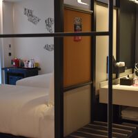 ツインルーム。コンパクトですが、ベッドが大きくて良い。