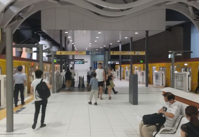 東京メトロ&東急東横線&田園都市線 渋谷駅 銀座線の駅はデザインが素晴らしいです