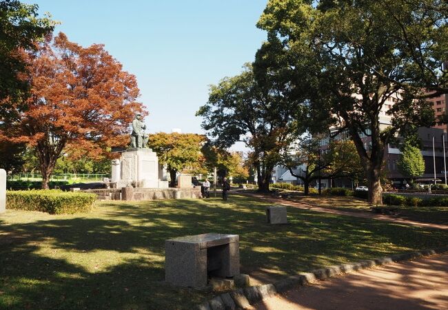 熊本城稲荷神社の道路向かい斜めにある高橋公園